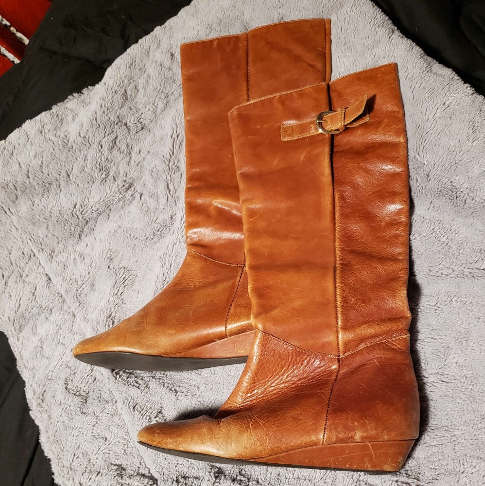 Tan 1.5in heeled boots with buckle